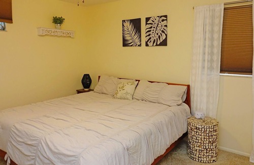 Bayou Oaks Apartment | Spacious 2nd Floor Apartment with Deck