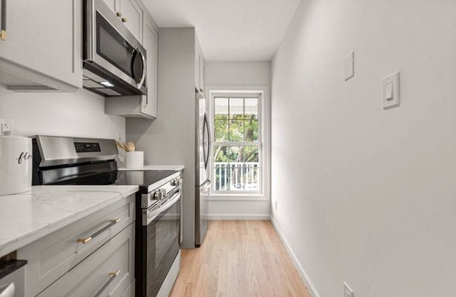 Greenwich Condo | Spacious 3-bedroom condo in beautiful Greenwich with garage unit B