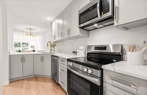 Greenwich Condo | Spacious 3-bedroom condo in beautiful Greenwich with garage unit B
