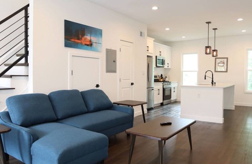 Communipaw Apartment | Spacious 3BR/2BA Home