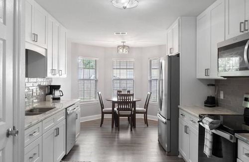 Gulf Breeze House | Spacious 3BR - 7 Miles to Beach - Pet Friendly