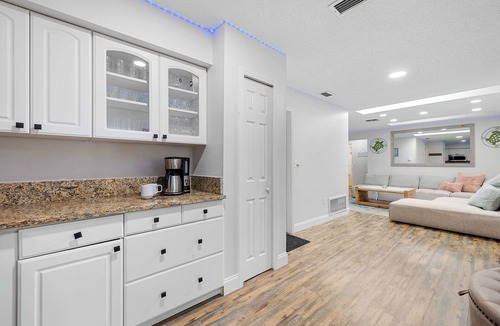 Pinellas Park House | Spacious 3BR retreat w/screened pool & yard