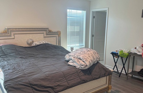 Englishtown House | Spacious 3BR Townhome , 4 Full Baths + Finished Basement- Manalapan