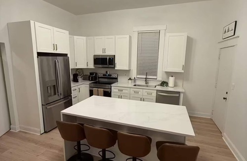 Hyde Park House | Spacious 4-bedroom 2-bathroom house by Downtown Tampa with AC and Parking