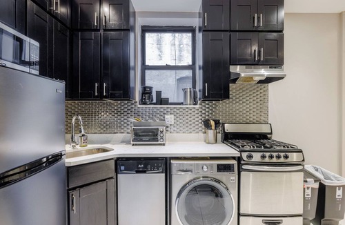 Manhattan Valley Apartment | Spacious 4-bedroom apartment in tranquil New York with AC