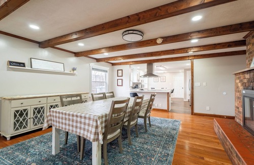 Claremont House | Spacious 4-bedroom farmhouse in tranquil Claremont