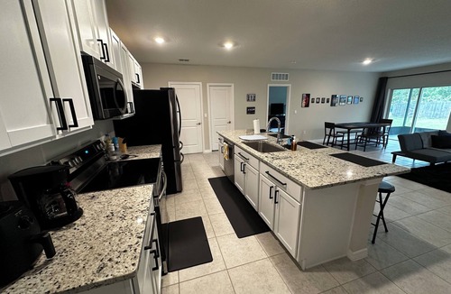 Port Malabar House | Spacious 4-bedroom house with AC, WiFi in wonderful Palm Bay