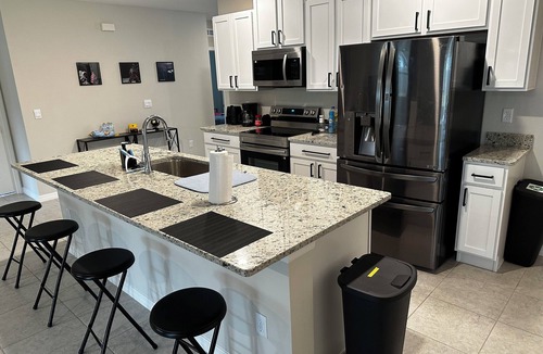 Port Malabar House | Spacious 4-bedroom house with AC, WiFi in wonderful Palm Bay