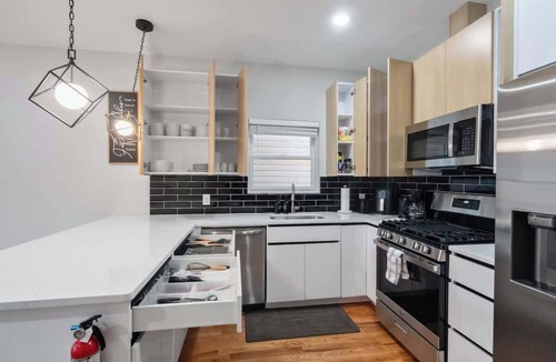 West Side Apartment | Spacious 4BED 3BA Apt with Garage Near NYC and MetLife Stadium, close to PATH ready for FIFA