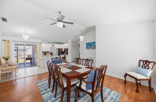 Lake Sarasota House | Spacious 4BR fenced yard 20 min to Siesta Key