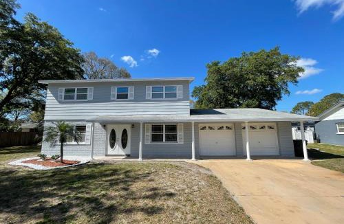Carrollwood House | Spacious 4BR Home in Tampa Near Busch Gardens