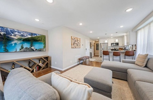 Newark Villa | Spacious 4BR Retreat Near NYC| Sleeps 12