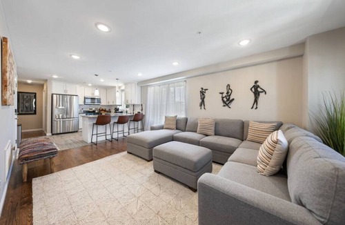 Newark Villa | Spacious 4BR Retreat Near NYC| Sleeps 12