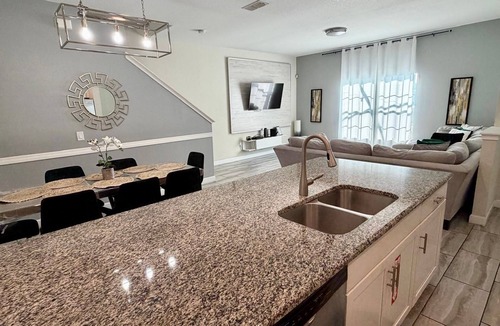 Kissimmee Resort | Spacious 5-bedroom/4 bathroom/Private Pool/Sleeps 13 inside Resort Near Disney!