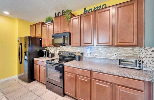 Wimauma House | Spacious 5-bedroom house in pleasant Wimauma with a warmth vibe