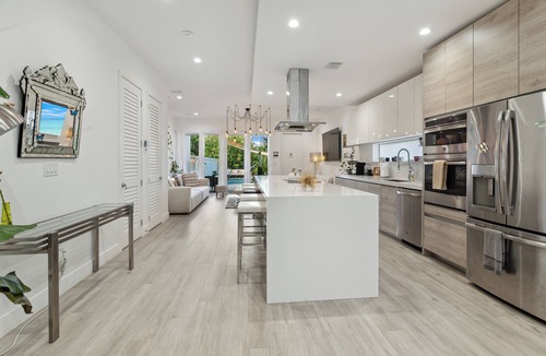 Coral Way House | Spacious 5-bedroom house Best Location