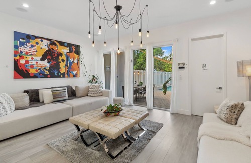 Coral Way House | Spacious 5-bedroom house Best Location