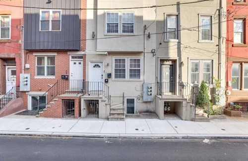 North Philadelphia West Apartment | Spacious 5-bedroom apartment in lovely Philadelphia with WiFi, Free Parking