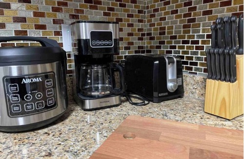 Queens Apartment | Spacious 6BR Astoria Stay Family Friendly LGA/JFK 15 Min to NYC