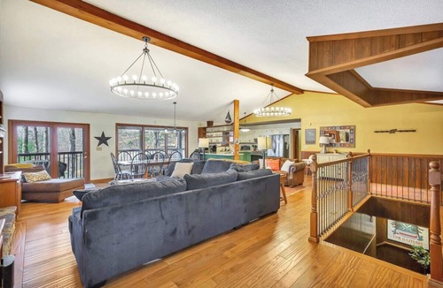 Six Mile House | Spacious 6BR Greene Lodge on Lake Keowee, perfect for family getaways!