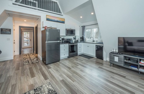 Swannanoa Cabin | 🍃 Spacious A-Frame w/ Loft - Close to Downtown Asheville!