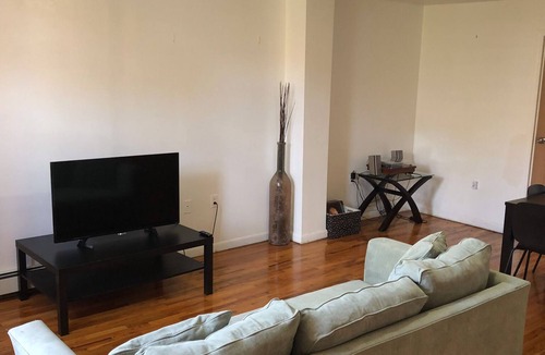 Brooklyn House | Spacious and comfortable 2/2 apartment located in the heart of brooklyn