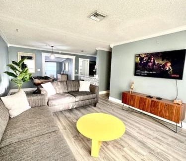 West Palm Beach Villa | Spacious and Luxurious Villa - Large Fenced Backyard