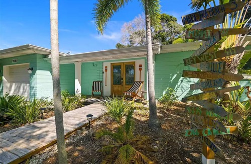 South Pinellas Community Council House | Spacious and Short Drive to Beach