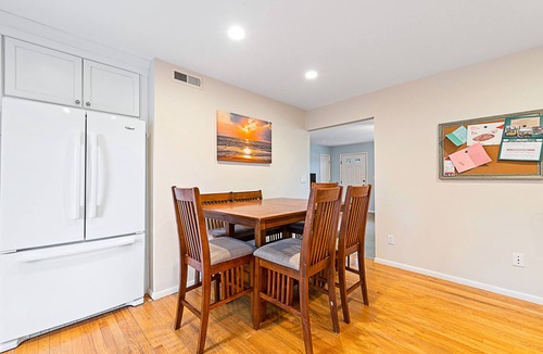 North Beach Haven House | Spacious Beach House for Family Memories Only 3 min walk to beach!