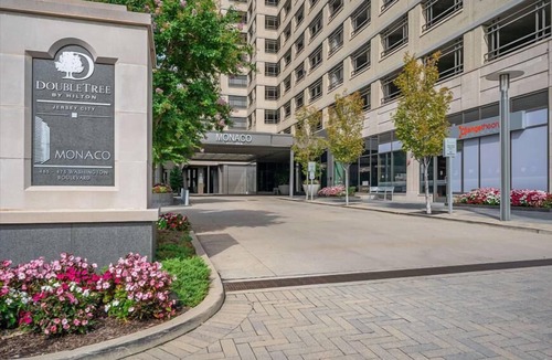 Hudson Exchange Apartment | Spacious & Clean 1BR | Full Kitchen | Washer/Dryer | by GLS