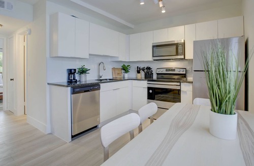 Imperial Point Apartment | Spacious coastal vibe Apt. w/pool. 10 minutes to Ft. Lauderdale Beach