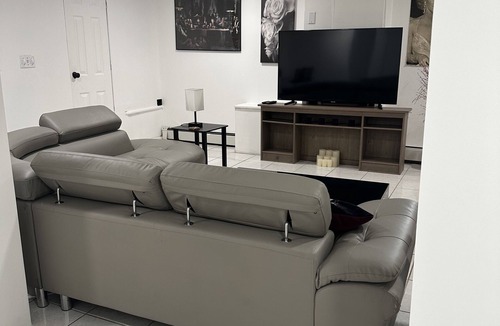 Teaneck Apartment | Spacious & Cozy 1st Floor & Basement Apartment 15 min from NYC!