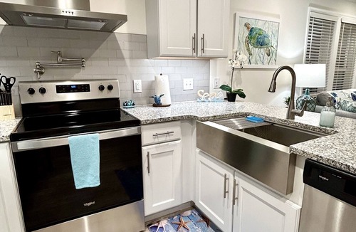 Jensen Beach House | Spacious~Dog Friendly~Partial River View~Heated Pool~BBQ Grill~Gym~Laundry too!