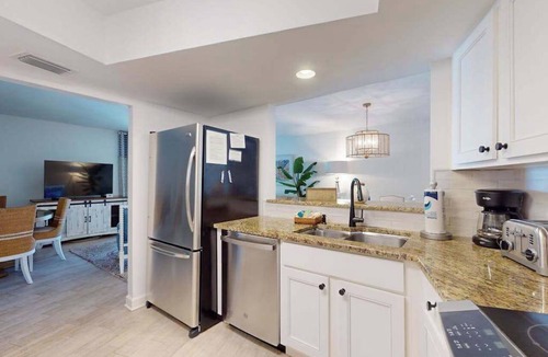 Ilexhurst Condo | Spacious double condo w balconies, Gulf views, shared pool & beach access