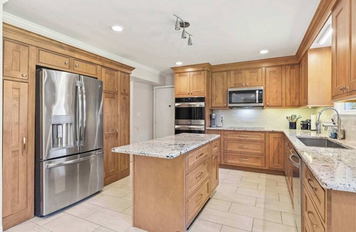 Parole House | Spacious Edgewater Home Deck & Sleeps 8