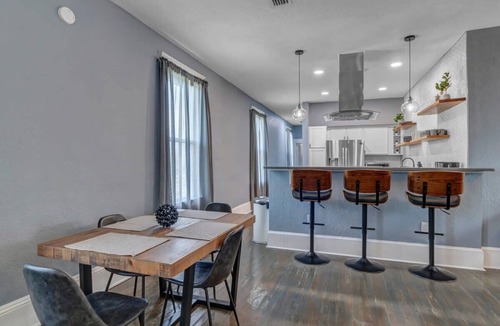 Springfield Apartment | Spacious & Elegant - HUGE apt close to 3 breweries