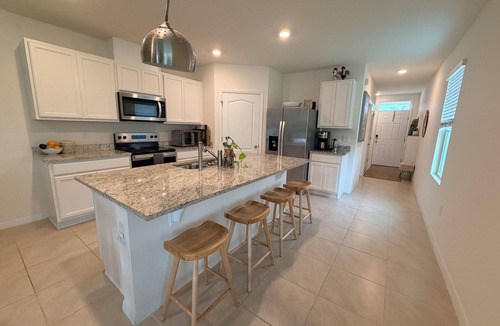 St. Cloud House | Spacious Family Retreat Near Disney, Lake Nona & Cocoa Beach