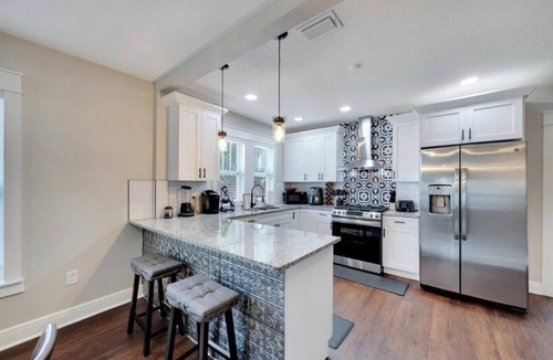 South Seminole Heights House | Spacious Getaway | Cozy & Modern | Backyard Dream