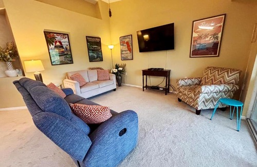 Naples Apartment | Spacious Golf Club Condo, Membership Available!