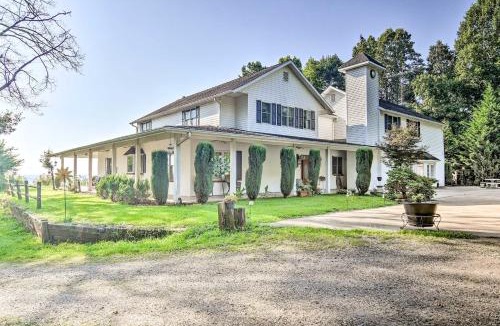 Marshall House | Spacious Group Retreat w/Game Room in Marshall!