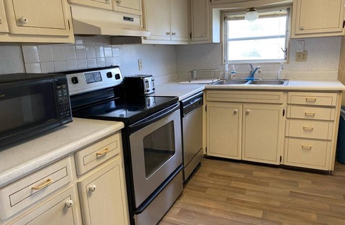 Hobe Sound House | Spacious Home. Walking distance to the supermarket! 10 minutes from the beach!