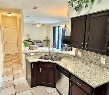 Brandon House | Spacious House with Pool and Hot Tub near Tampa