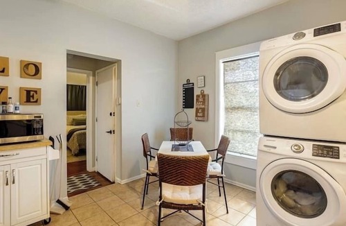 Hyde Park Apartment | Spacious Hyde Park Apartment