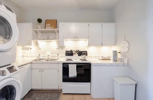 Hyde Park Apartment | Spacious Hyde Park Apartment