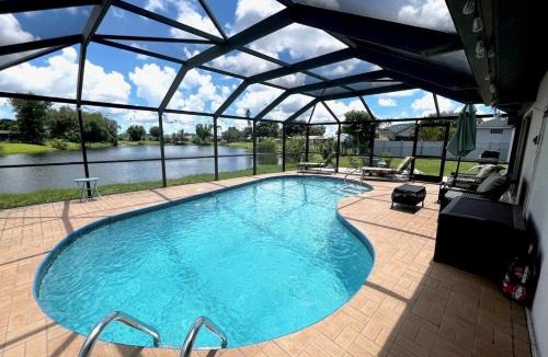 North Fort Myers House | Spacious lakefront pool home in North Fort Myers