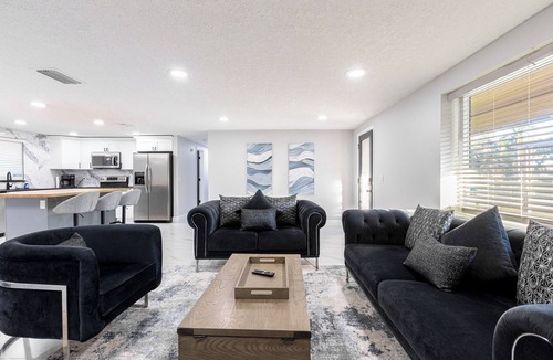 Seffner Community Alliance House | Spacious Luxury Pool Home 5BR Sleeps 12+