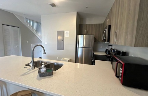 Golden Glades House | Spacious Miami Townhouse with Free Parking