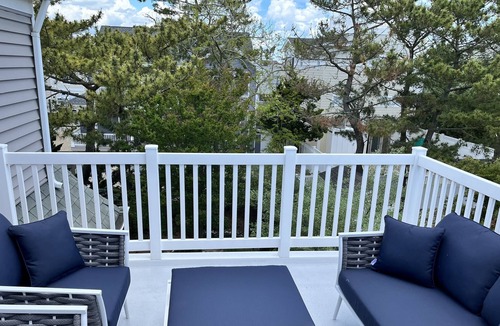 North Beach Haven House | Spacious newly renovated house --6 houses from the beach