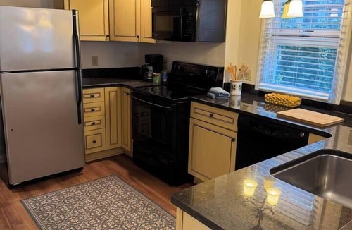 South Rehoboth Cottage | Spacious One Bedroom Carriage House at the Beach!