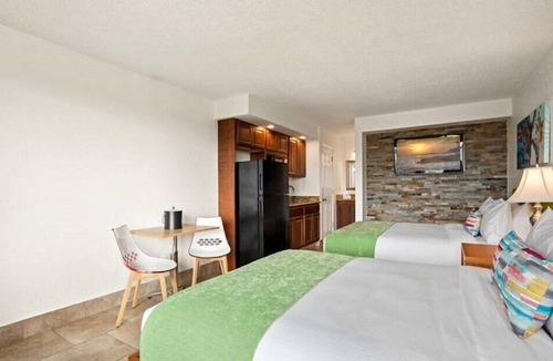 Historic Downtown Kissimmee Hotel | Spacious Park Royal Orlando Suite Near Theme Parks